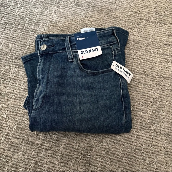 Old Navy Women’s High-Waisted Wow Flare Jeans - Size 6 - Picture 4 of 4
